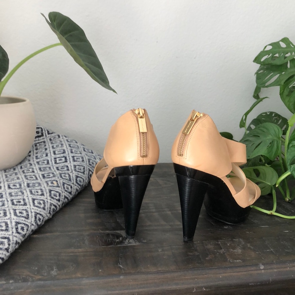 Michael Kors  Tan/Black Platform Heels - Picture 4 of 8